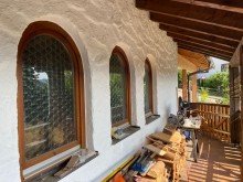 Zugang Haupteingang Ein Haus in Top Lage 
in Immenstadt im Allg�u 
mit unverbaubarem Blick in die Berge!