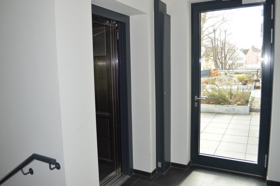 Aufzug zum 1.OG - Zugang DG Etagenwohnung Lindau (Bodensee)