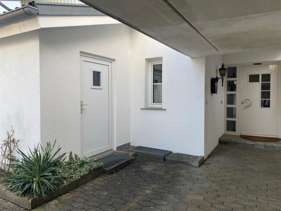 Hauseingang und Anbau Doppelhaush�lfte Wei�ensberg