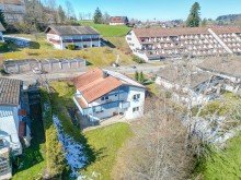 Hausansicht Kleines Einfamilienhaus 
 mit PANORAMA - BERGBLICK in 
 Oberreute im Allg�u
