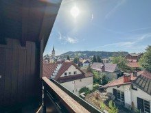Schlafzimmer mit Balkon Gepflegte 3-Zimmerwohnung mit Bergpanorama 
 in zentraler Lage von
  Oberstaufen im Allg�u