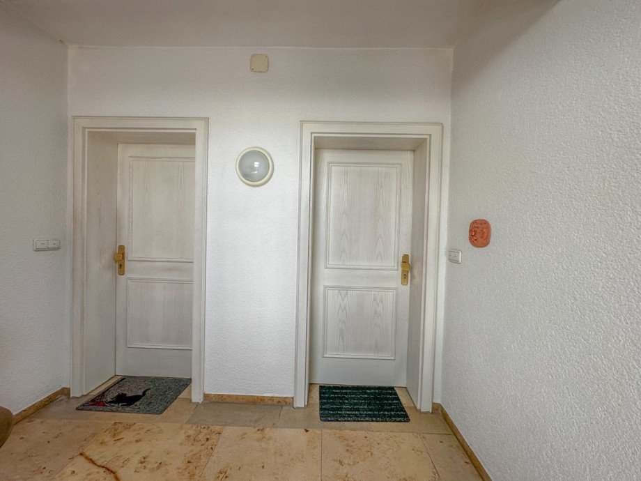 Eingangst�re rechts Dachgeschosswohnung Oberstaufen