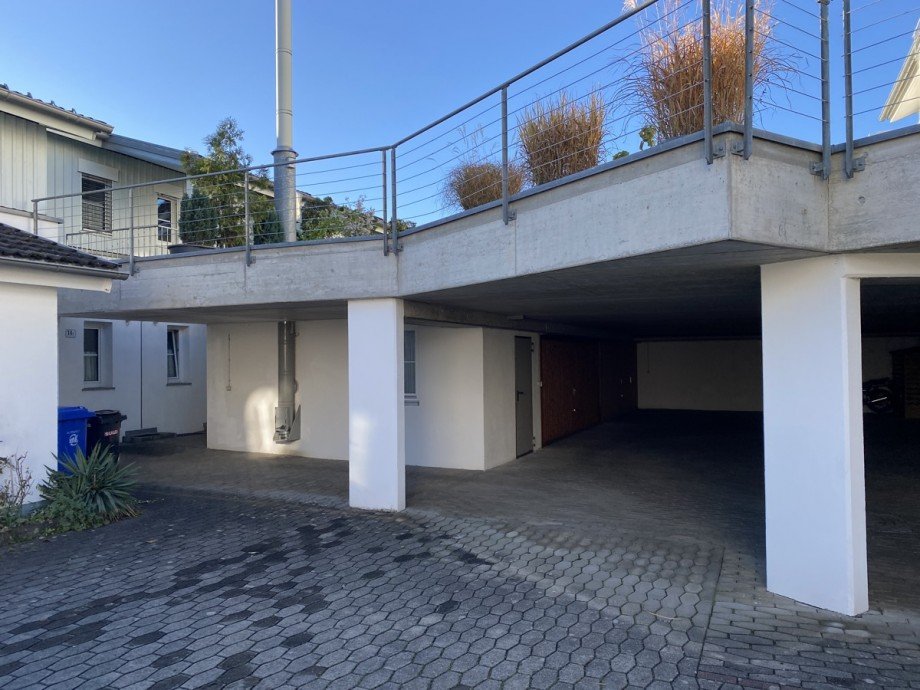 Einfahrt zu den jeweiligen Doppelgaragen Doppelhaush�lfte Wei�ensberg