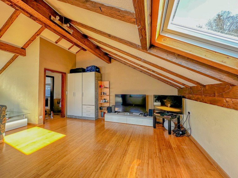 Wohnen-/ Essen Oberstaufen Dachgeschosswohnung GEM�TLICHE 2-Zimmer Dachgeschosswohnung mit PKW Stellplatz in ruhiger Lage von OBERSTAUFEN.