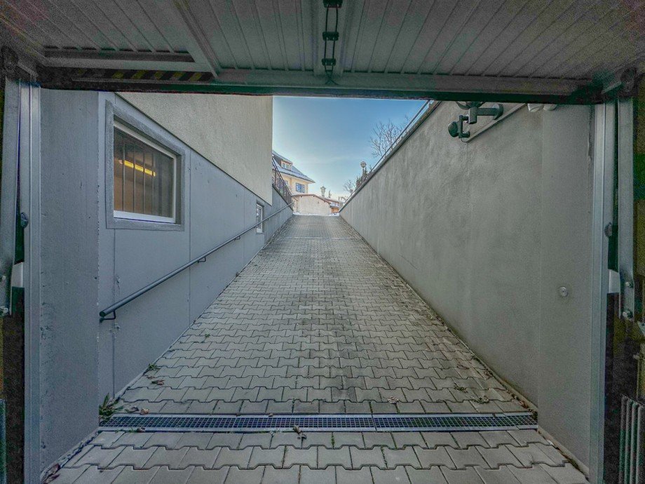 Einfahrt zur Tiefgarage Dachgeschosswohnung Oberstaufen