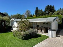 Terrasse mit Kochhaus Exklusive Villa mit Bergpanorama und Innenpool 
 in Scheidegg / Lindenau im Allg�u