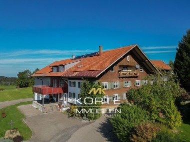 Hauptbild Ein Anwesen, wie es kaum ein zweites gibt - Allgäuer Hofanwesen auf ca. 8 Hektar bei Oberstaufen im Allgäu