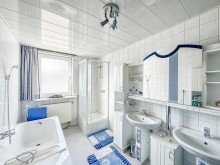 Badezimmer 1. OG Einzigartiges Potential in Bestlage:
 Renovierungsbed�rftiges Mehrfamilienhaus 
 in Oberstaufen