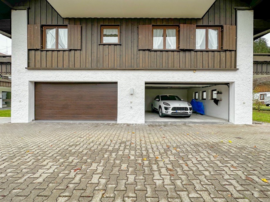 Doppelgarage mit elektrischem Tor Etagenwohnung Fischen im Allg�u / Langenwang