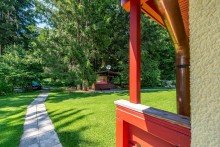 Zuwegung zum Gartenhaus Traumhafte Immobilie im Landhausstil in bester Lage am Rande eines Waldgebietes