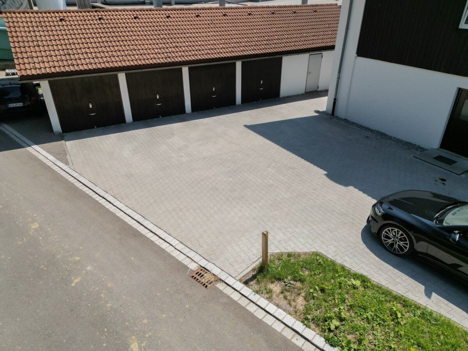 Innenhof mit 4 Garagen Mehrfamilienhaus Oberstaufen / Wiedemannsdorf