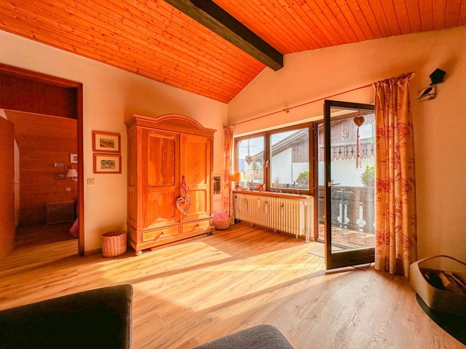 Wohnzimmer mit Kaminofen Dachgeschosswohnung Oberreute / Irsengund