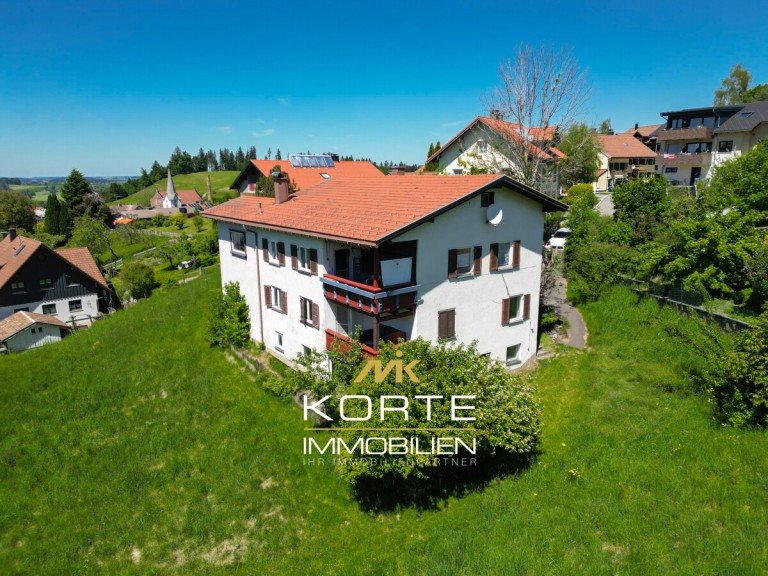 Titelbild Weiler-Simmerberg / Simmerberg Zweifamilienhaus Ehemalige Hofstelle mit 2.400 m� Grundst�ck - vielf�ltige Nutzungsm�glichkeiten in Simmerberg