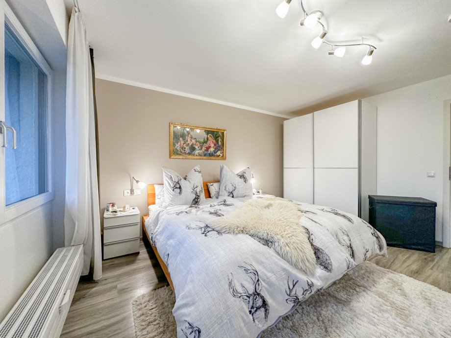 Schlafzimmer mit Zugang in den Au�enbereich Etagenwohnung Oberreute