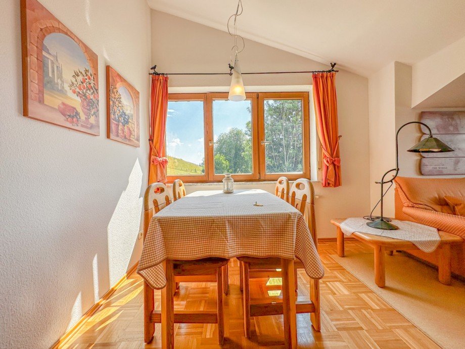 Wohnen / Essen Dachgeschosswohnung Oberstaufen