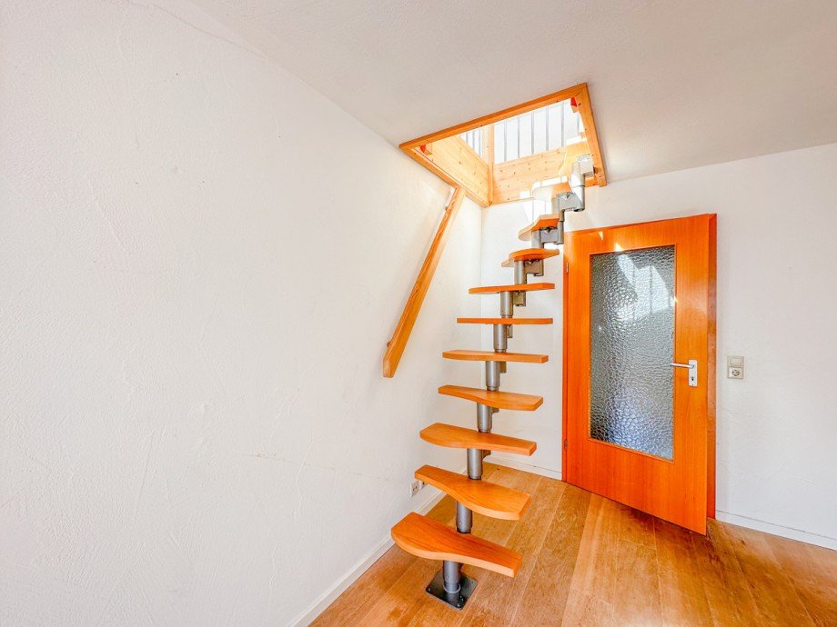 Treppe in das Dachgeschoss Maisonettewohnung Scheidegg