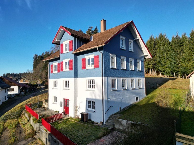 Wohnhaus Lindenberg im Allg�u Zweifamilienhaus GRO�ES Zweifamilienhaus in Bestlage von LINDENBERG, vollst�ndig RENOVIERT