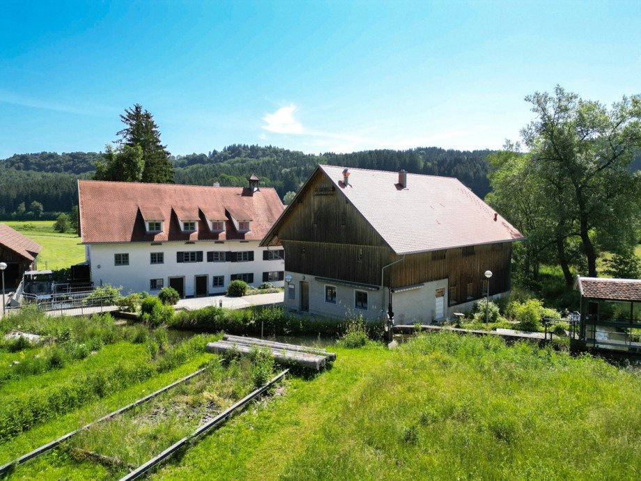 Hausansicht Westen mit Remise Bauernhaus Oberg�nzburg