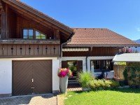 Bild (f77444c41485b0c53b380cf515064344): Gem�tliche 3 Zimmer Dachgeschoss-Wohnung Bergdorf Steibis mit Kachelofen, Einzelgarage und Bergblick