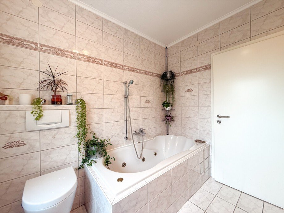 Badezimmer mit Whirpoolwanne Etagenwohnung Lindau