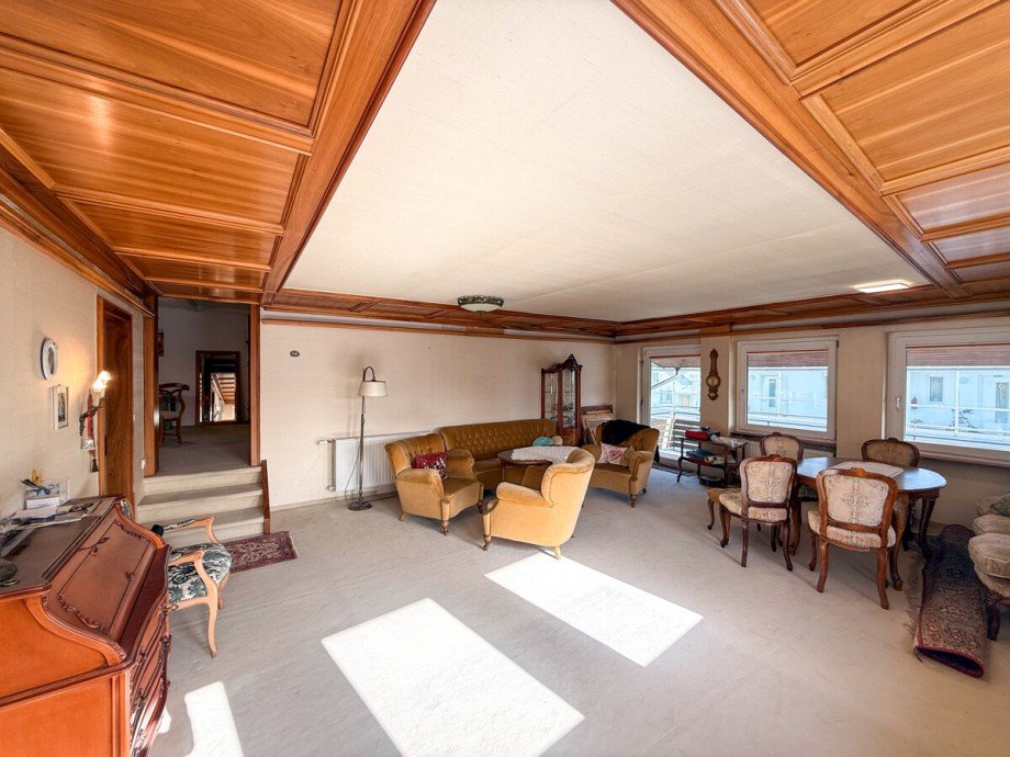 Gro�e Wohnung DG Wohnzimmer Mehrfamilienhaus Lindenberg im Allg�u