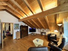  4 Zimmer Dachgeschoss Wohnung 
mit drei Balkonen!